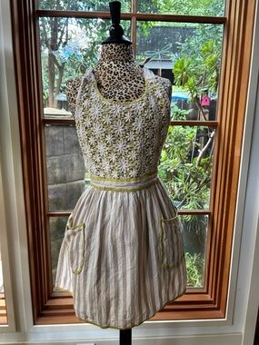 Sur La Table Yellow and Cream Apron
